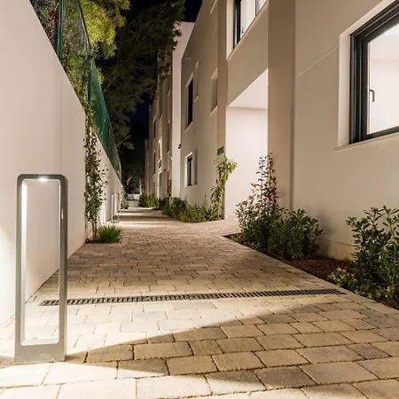 Apartament Bajo Con Jardin En La Milla De Oro Marbella