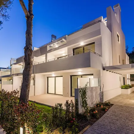 Bajo Con Jardin En La Milla De Oro Marbella