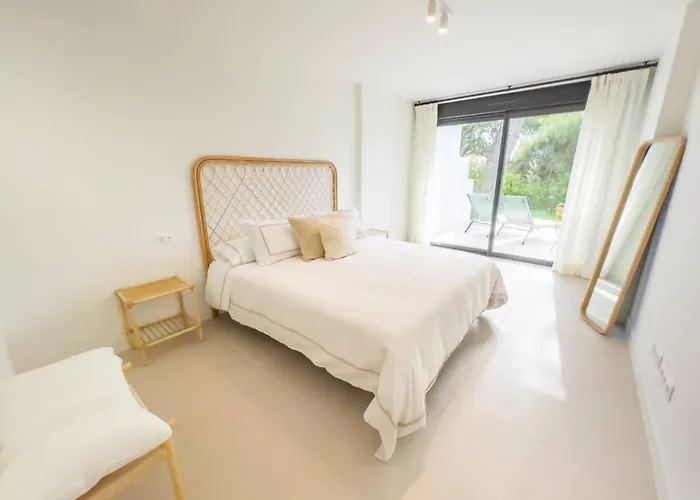 Apartament Bajo Con Jardin En La Milla De Oro Marbella