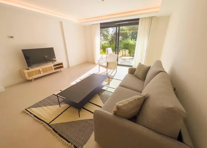Apartament Bajo Con Jardin En La Milla De Oro Marbella