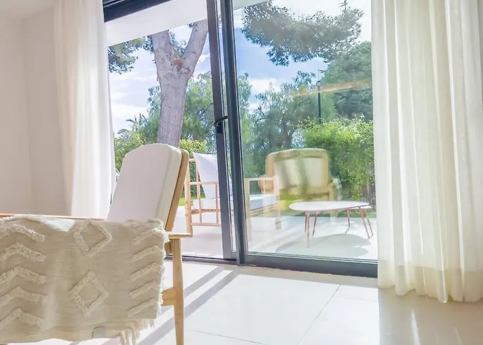 Bajo Con Jardin En La Milla De Oro * Marbella