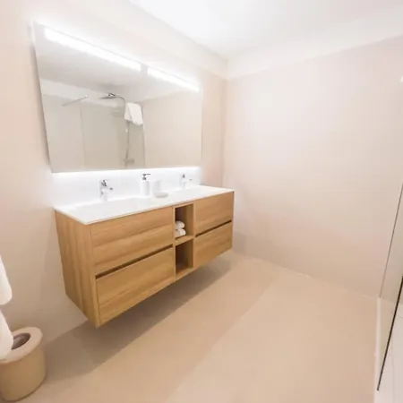 Bajo Con Jardin En La Milla De Oro 마르베야